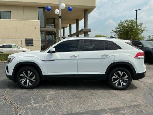 Pure White 2024 Volkswagen Atlas Cross Sport 2.0T SE
