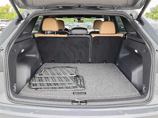 2024 Volkswagen Atlas Cross Sport 2.0T SEL R-Line