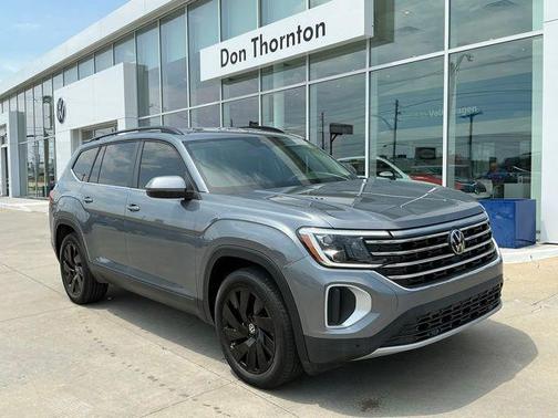 Platinum Gray Metallic 2024 Volkswagen Atlas 2.0T SE