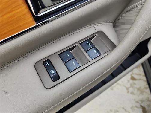 2014 Lincoln MKX Base