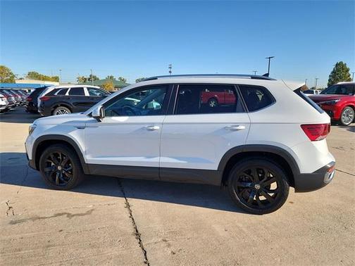 2023 Volkswagen Taos 1.5T SE