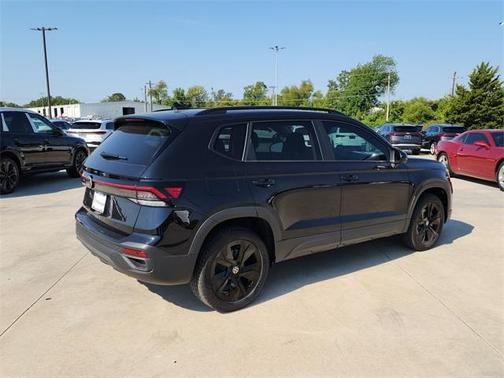 2025 Volkswagen Taos 1.5T SE Black