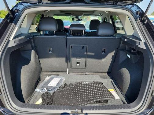 2025 Volkswagen Taos 1.5T SE Black