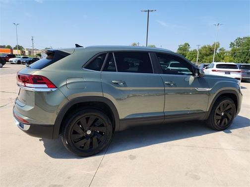 2026 Volkswagen Atlas Cross Sport 2.0T SE w/Technology