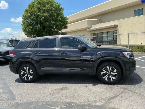 Deep Black Pearl Effect 2026 Volkswagen Atlas Cross Sport 2.0T SE