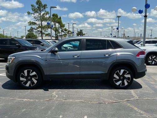 Platinum Gray Metallic 2025 Volkswagen Atlas Cross Sport 2.0T SE w/Technology