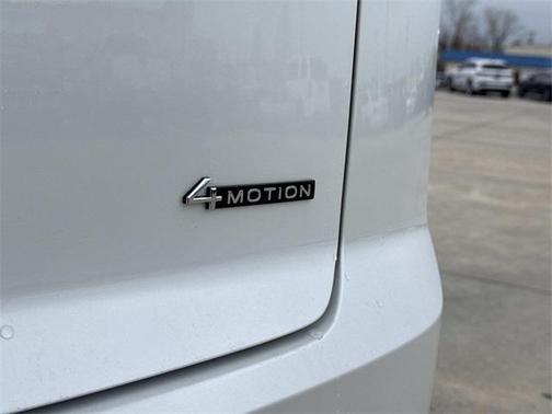 2023 Volkswagen Atlas Cross Sport 2.0T SEL R-Line Black