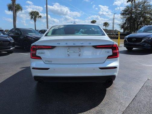 2021 Volvo S60 T5 Momentum