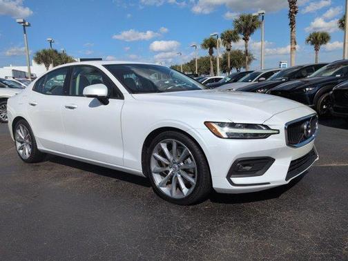2021 Volvo S60 T5 Momentum