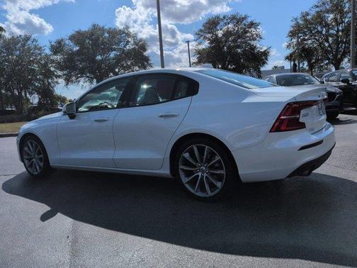 2021 Volvo S60 T5 Momentum