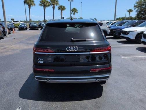 2022 Audi Q7 55 Premium Plus