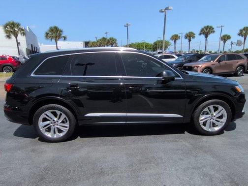 2022 Audi Q7 55 Premium Plus