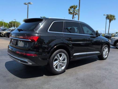 2022 Audi Q7 55 Premium Plus