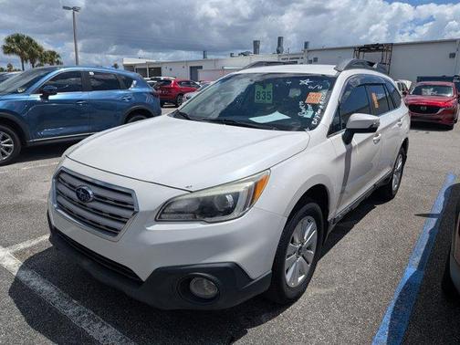 White 2016 Subaru Outback 2.5i Premium