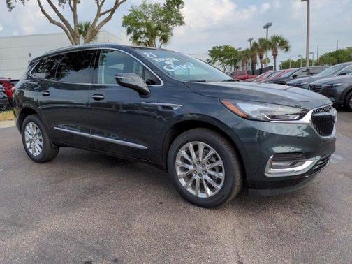 Photo 2 of 29 of 2021 Buick Enclave Essence