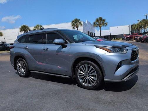 Moon Dust 2021 Toyota Highlander Hybrid Platinum