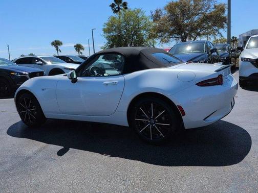 Snowflake White Pearl Mica 2026 Mazda MX-5 Miata GRAND TOURING
