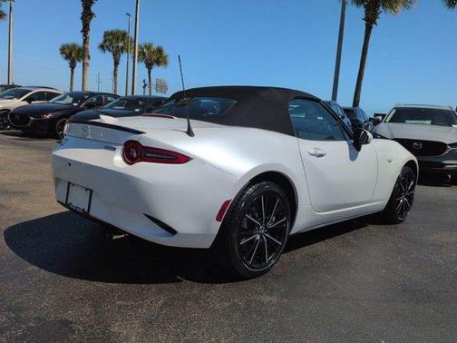 Snowflake White Pearl Mica 2026 Mazda MX-5 Miata GRAND TOURING