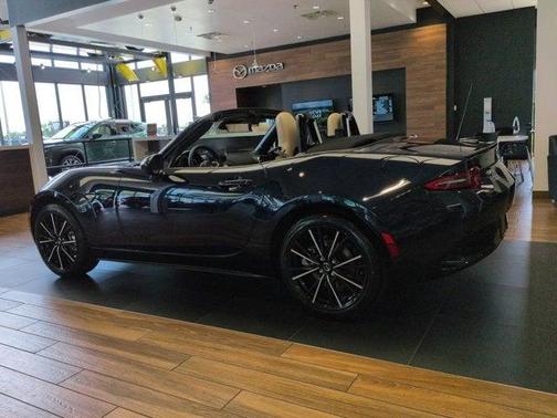 Deep Crystal Blue Mica 2026 Mazda MX-5 Miata Grand Touring