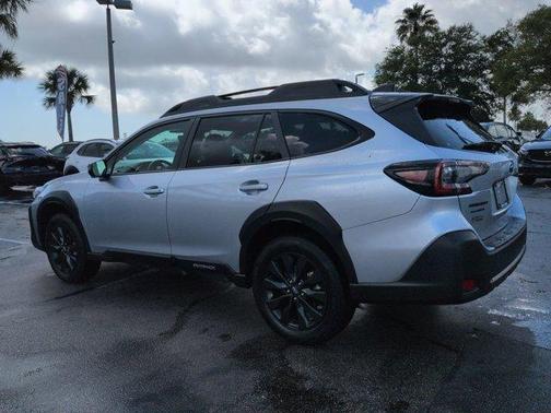 Ice Silver Metallic 2024 Subaru Outback Onyx Edition XT