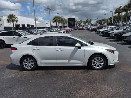 Pearl 2022 Toyota Corolla LE