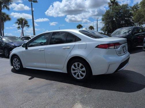 Pearl 2022 Toyota Corolla LE