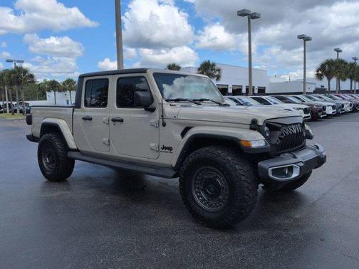 Limited Edition Gobi Clearcoat 2022 Jeep Gladiator Overland