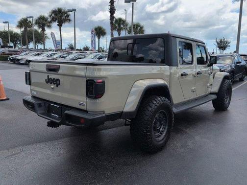 Limited Edition Gobi Clearcoat 2022 Jeep Gladiator Overland