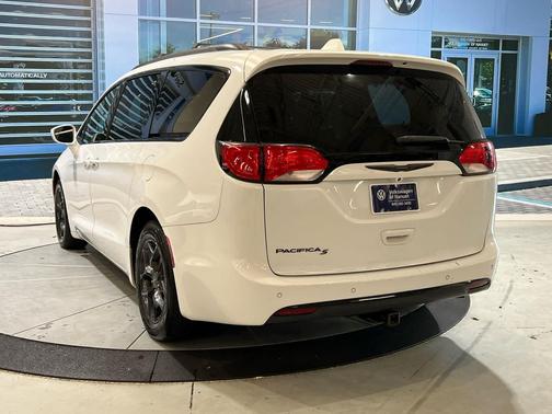 2018 Chrysler Pacifica Touring-L