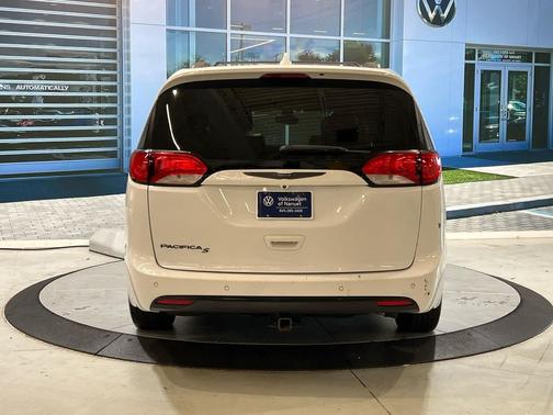 2018 Chrysler Pacifica Touring-L