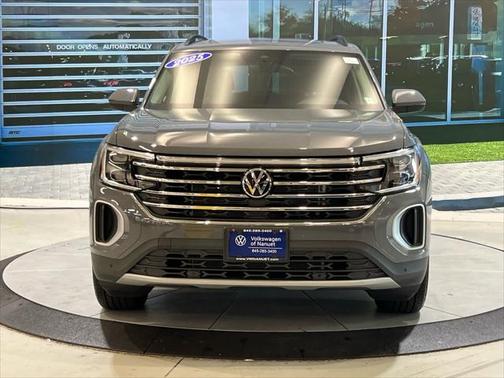 2025 Volkswagen Atlas 2.0T SE w/Technology 4MOTION