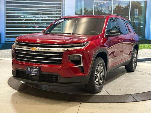 Radiant Red Tintcoat 2024 Chevrolet Traverse LT