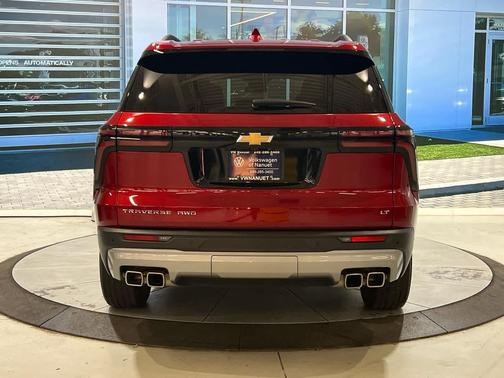 Radiant Red Tintcoat 2024 Chevrolet Traverse LT