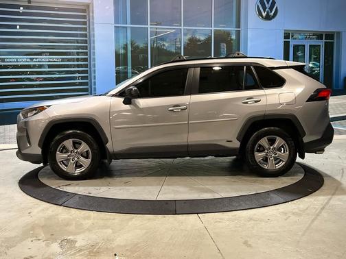 2022 Toyota RAV4 Hybrid SE