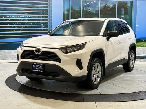 2022 Toyota RAV4 LE