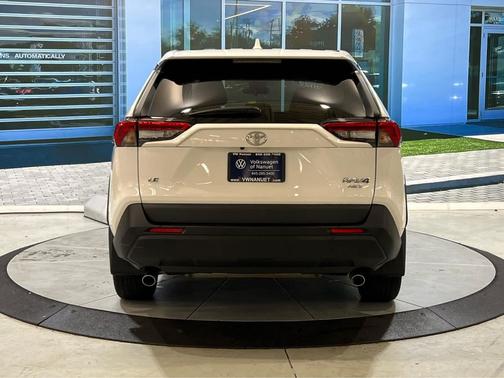 2022 Toyota RAV4 LE