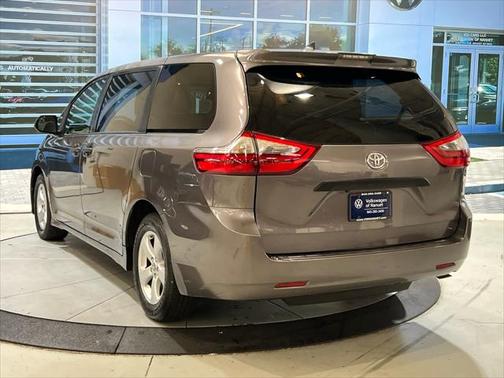 2020 Toyota Sienna SE