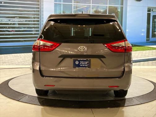 2020 Toyota Sienna SE