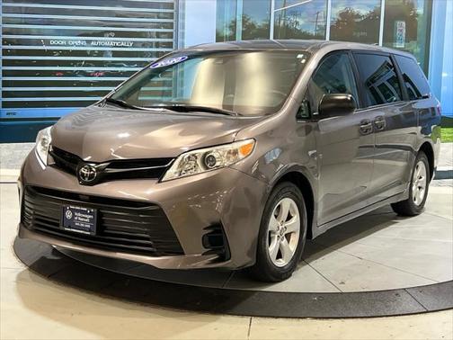 2020 Toyota Sienna SE