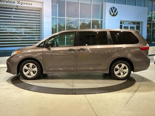 2020 Toyota Sienna SE