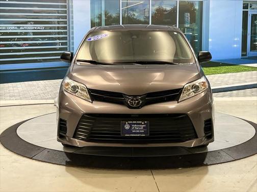 2020 Toyota Sienna SE