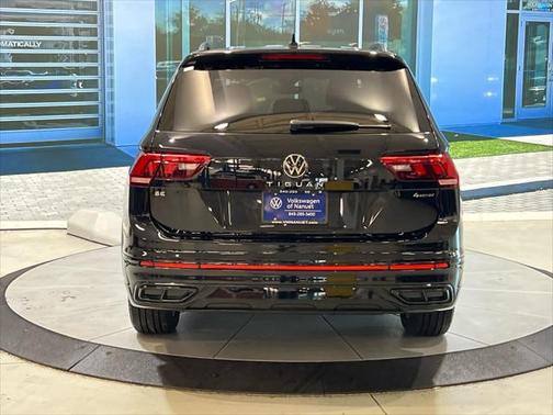 2022 Volkswagen Tiguan 2.0T SE R-Line Black 4MOTION