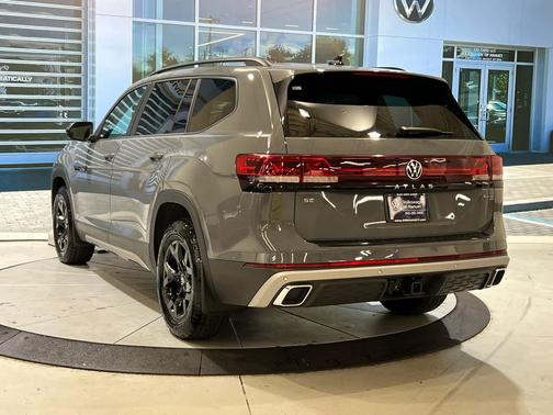 2025 Volkswagen Atlas 2.0T Peak Edition