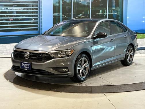 Platinum Gray Metallic 2021 Volkswagen Jetta 1.4T R-Line