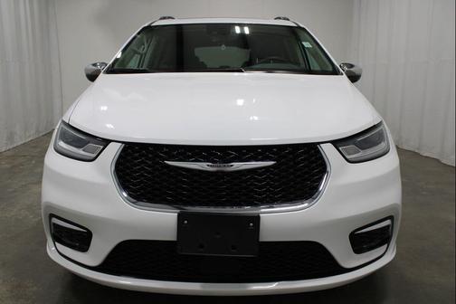 Bright White Clearcoat 2023 Chrysler Pacifica Limited