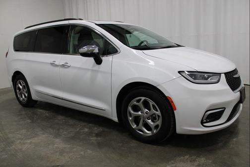Bright White Clearcoat 2023 Chrysler Pacifica Limited