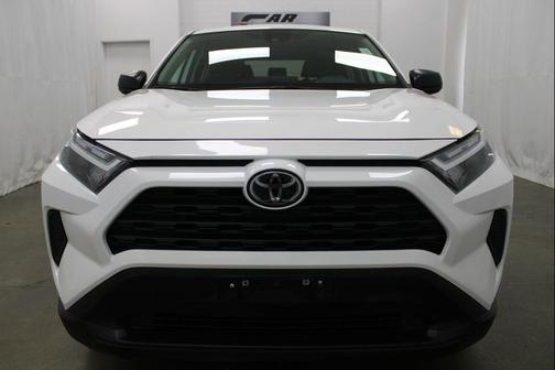 Ice 2025 Toyota RAV4 LE