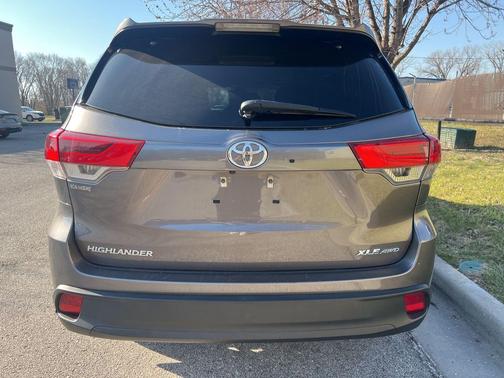 Predawn Gray Mica 2019 Toyota Highlander XLE