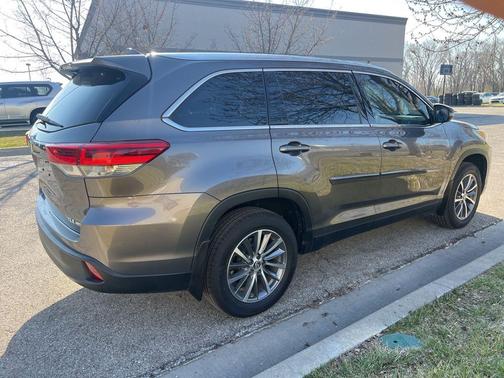 Predawn Gray Mica 2019 Toyota Highlander XLE