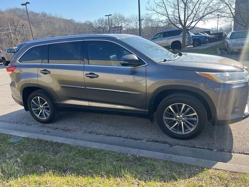 Predawn Gray Mica 2019 Toyota Highlander XLE